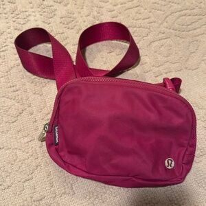 Lululemon Everywhere Belt Bag 1L in Wild Berry